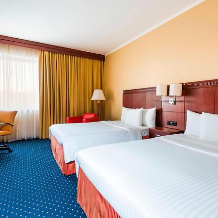 Courtyard By Marriott Prague City Ruang foto
