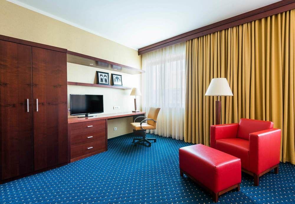 Courtyard By Marriott Prague City Bagian luar foto