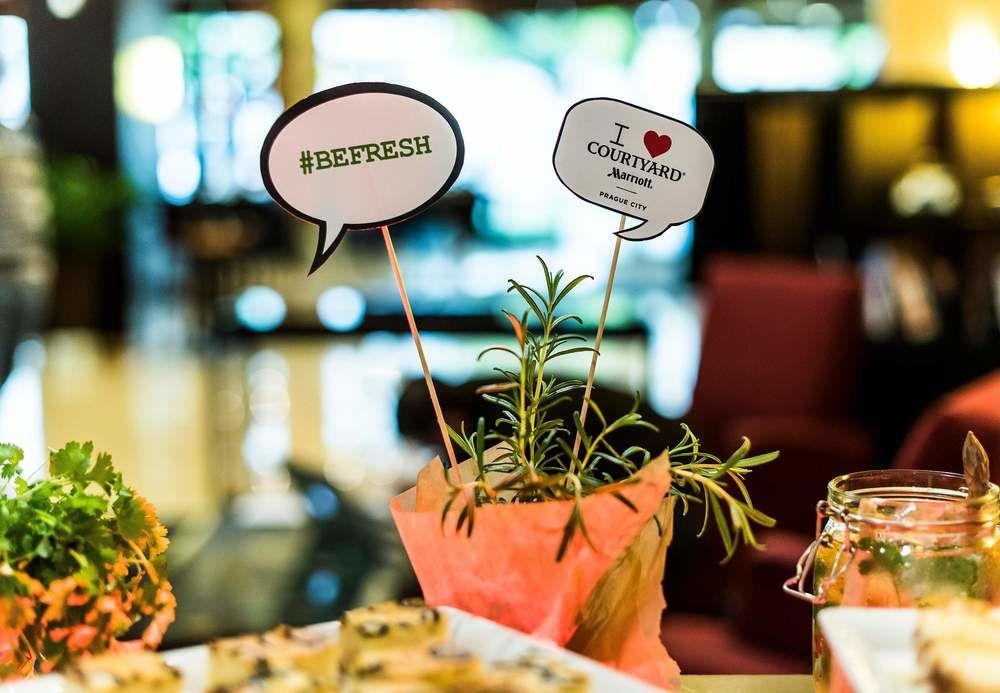 Courtyard By Marriott Prague City Bagian luar foto