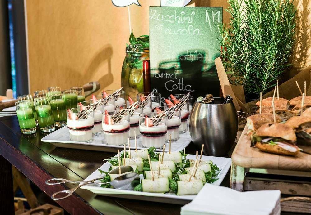 Courtyard By Marriott Prague City Bagian luar foto