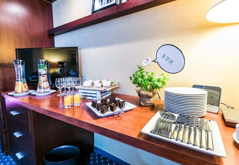 Courtyard By Marriott Prague City Bagian luar foto