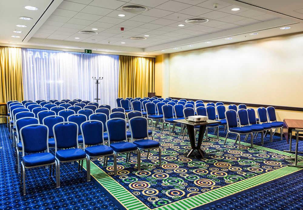 Courtyard By Marriott Prague City Bagian luar foto