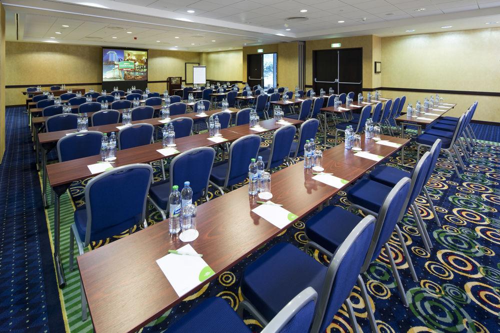 Courtyard By Marriott Prague City Bagian luar foto