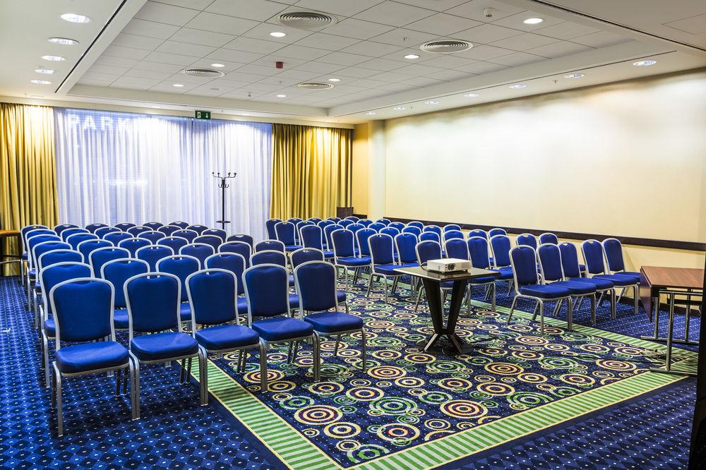 Courtyard By Marriott Prague City Bagian luar foto