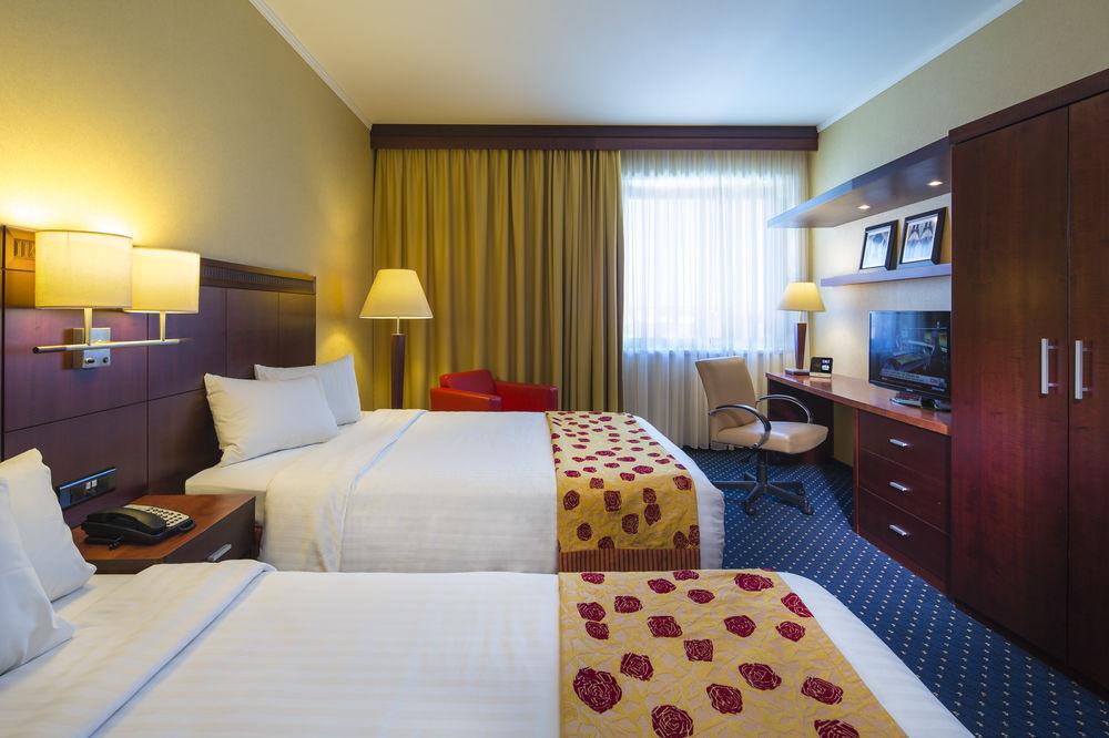 Courtyard By Marriott Prague City Bagian luar foto