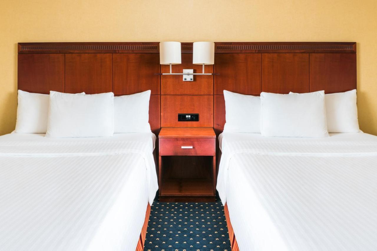 Courtyard By Marriott Prague City Bagian luar foto