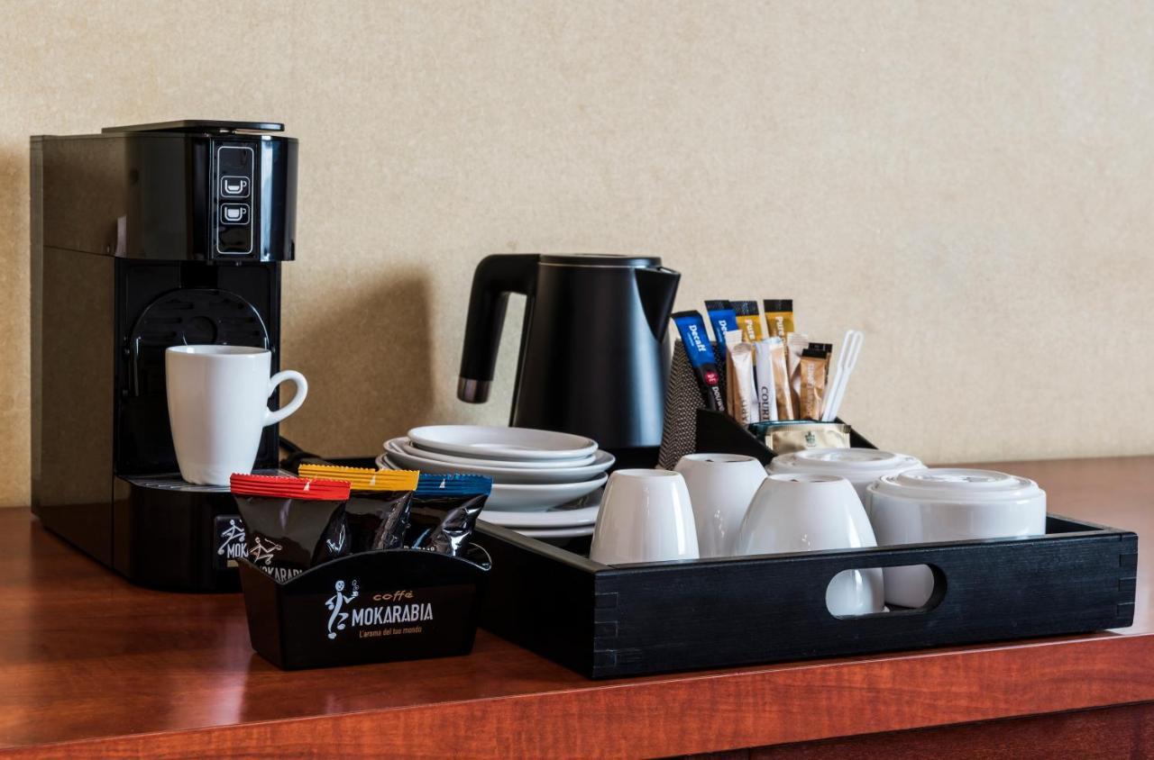 Courtyard By Marriott Prague City Bagian luar foto