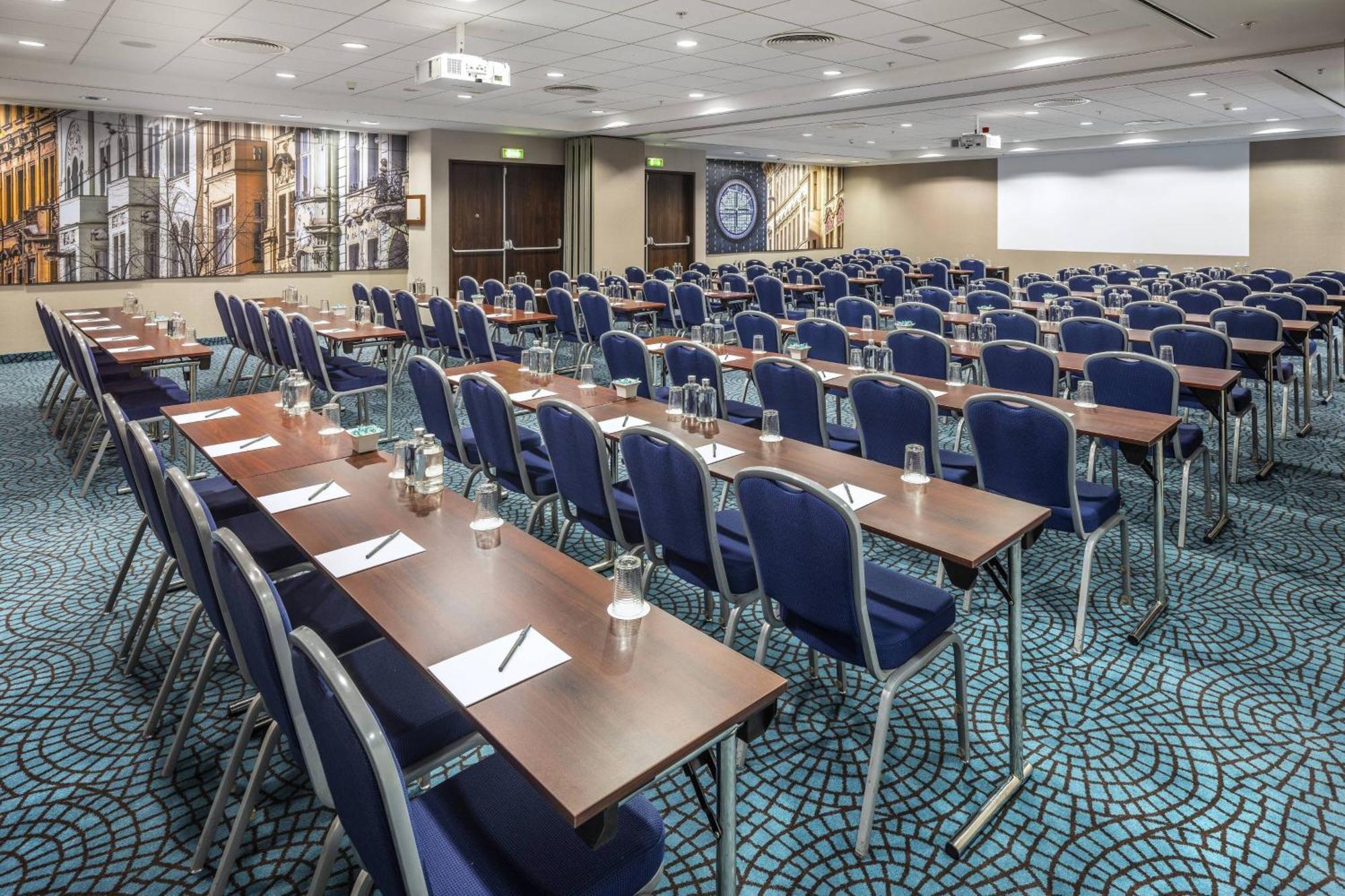 Courtyard By Marriott Prague City Bagian luar foto