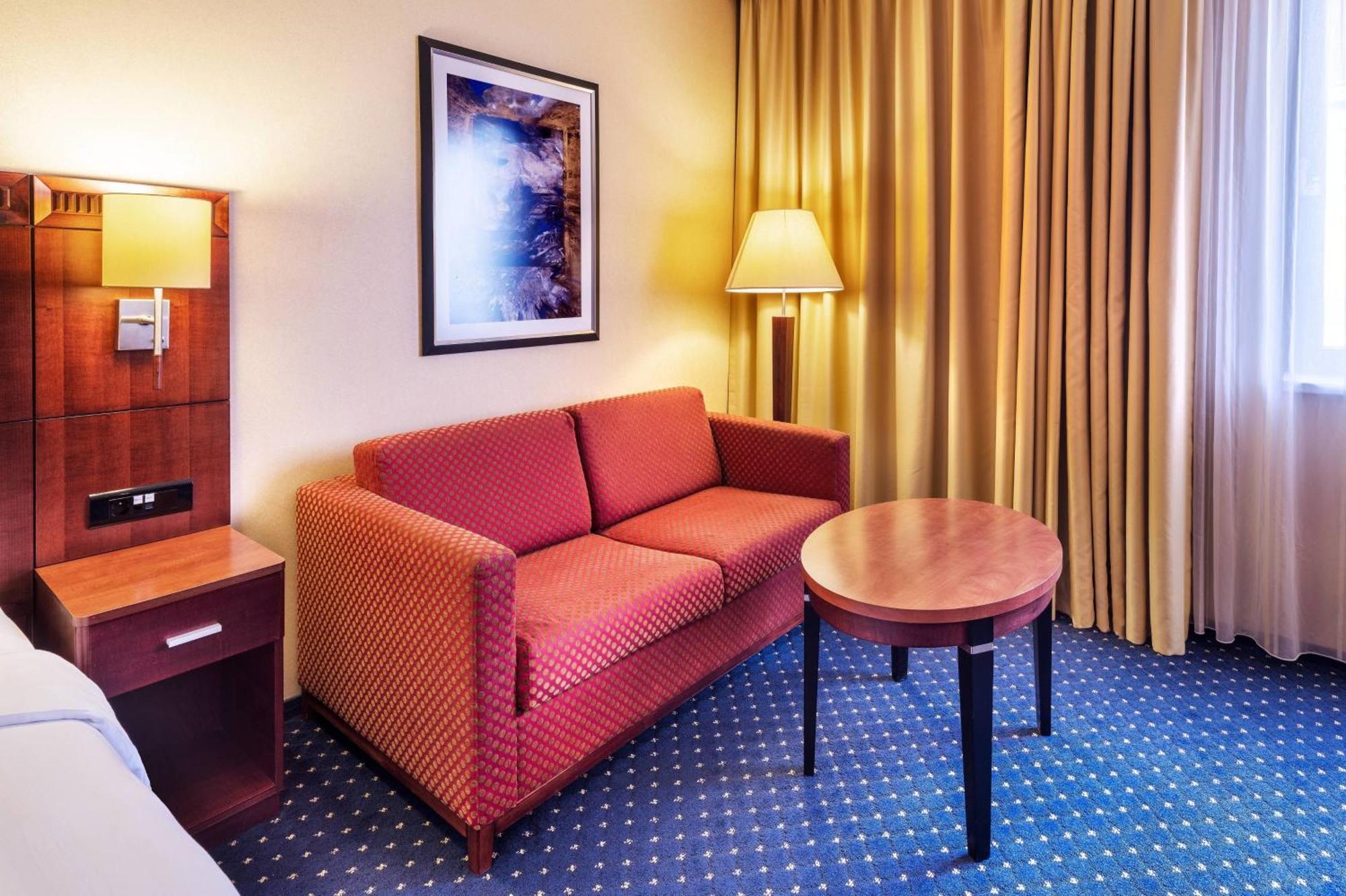 Courtyard By Marriott Prague City Bagian luar foto
