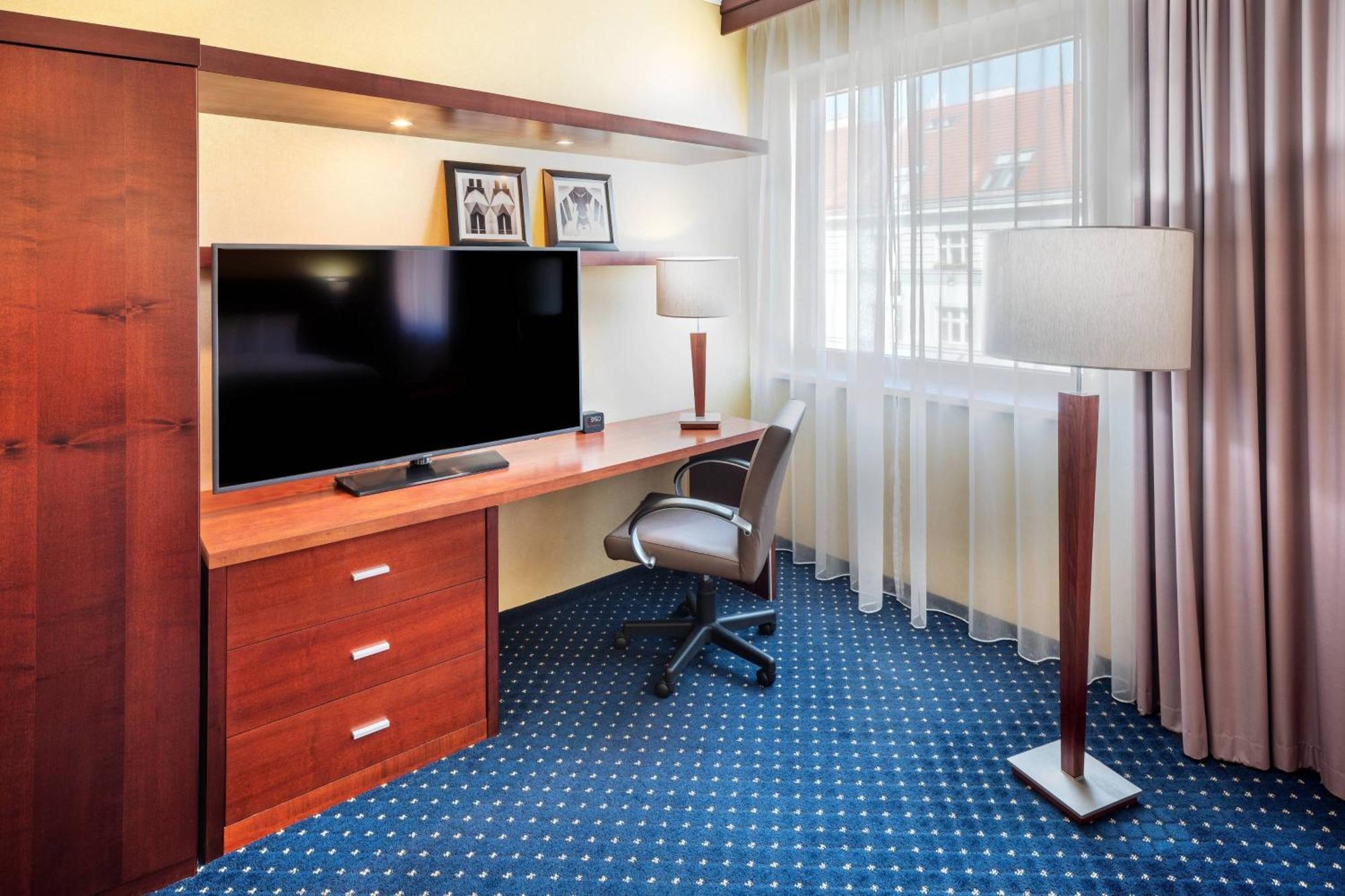 Courtyard By Marriott Prague City Bagian luar foto